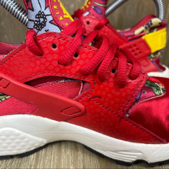 Nike Air Huarache Run Print Red Aloha Womens Size 7. - Picture 8 of 12
